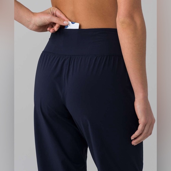 Lululemon Sun Setter Jogger (28") size 2 - Picture 3 of 8